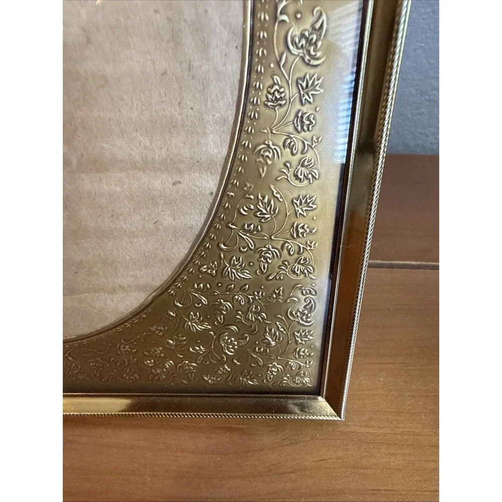 Pair‎ Vtg Gold Tone Metal Picture Frames Embossed Filigree Border Oval Opening